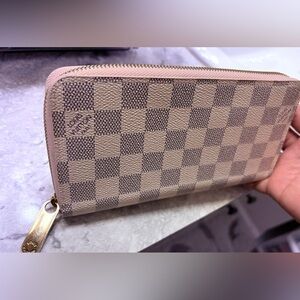 Louis Vuitton Zippy Wallet
